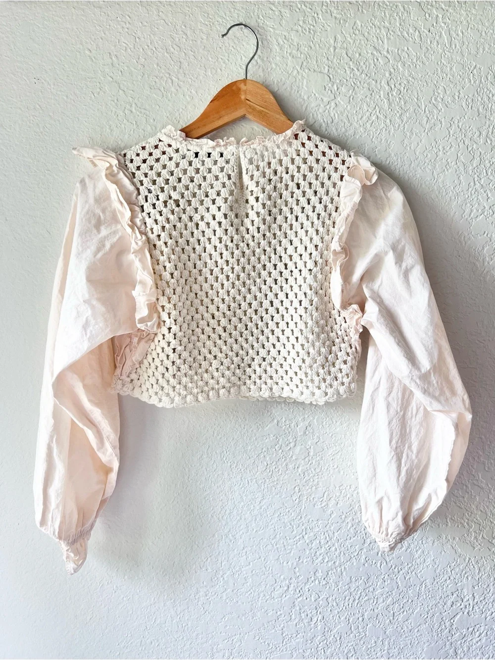 Zara Cream Crochet Ruffle Sleeve Crop Top Sz S